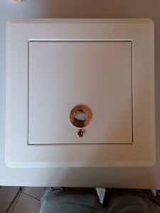 B-WARE: Einwurft&uuml;r QUATTRO (Wei&szlig;)